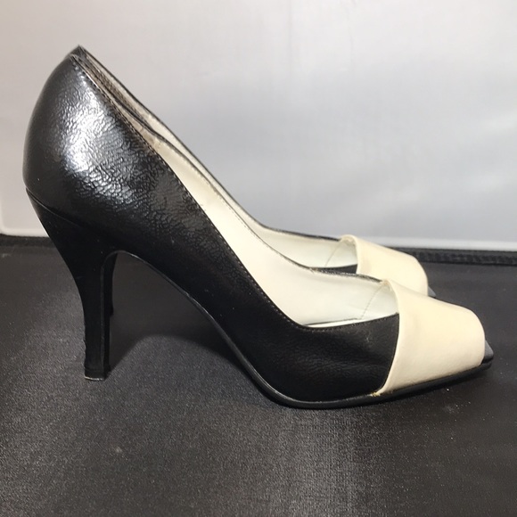 Black & white peep toe heels. Size 6 1/2. - Picture 4 of 6